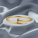 Elegance Nail Gold